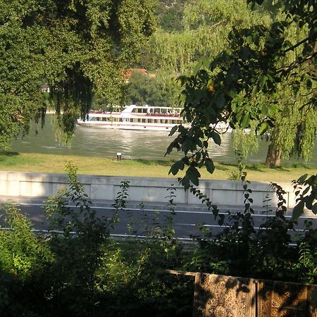 Weinbau-Gaestezimmer Martin Und Eva Maria Jamek Weißenkirchen in der Wachau Buitenkant foto