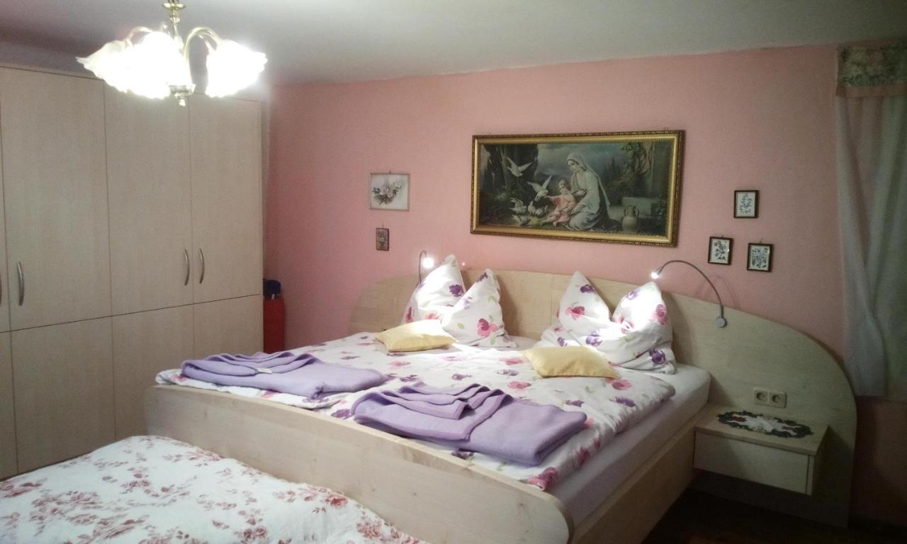 Weinbau-Gaestezimmer Martin Und Eva Maria Jamek Weißenkirchen in der Wachau Buitenkant foto