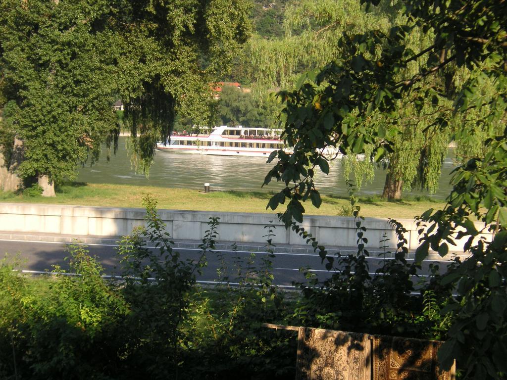 Weinbau-Gaestezimmer Martin Und Eva Maria Jamek Weißenkirchen in der Wachau Buitenkant foto